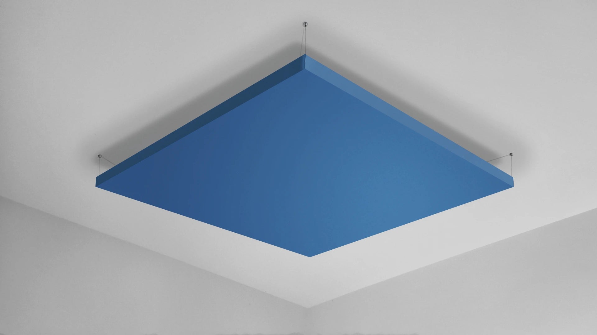 Blauw akoestisch plafondpaneel met zilveren ophangsysteem