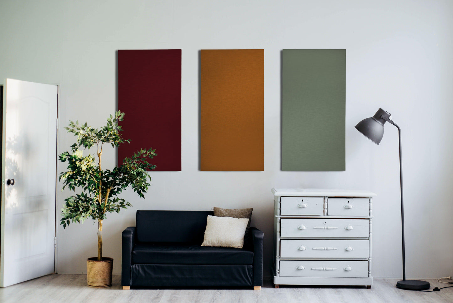 Interieur met drieluik linnen akoestische panelen