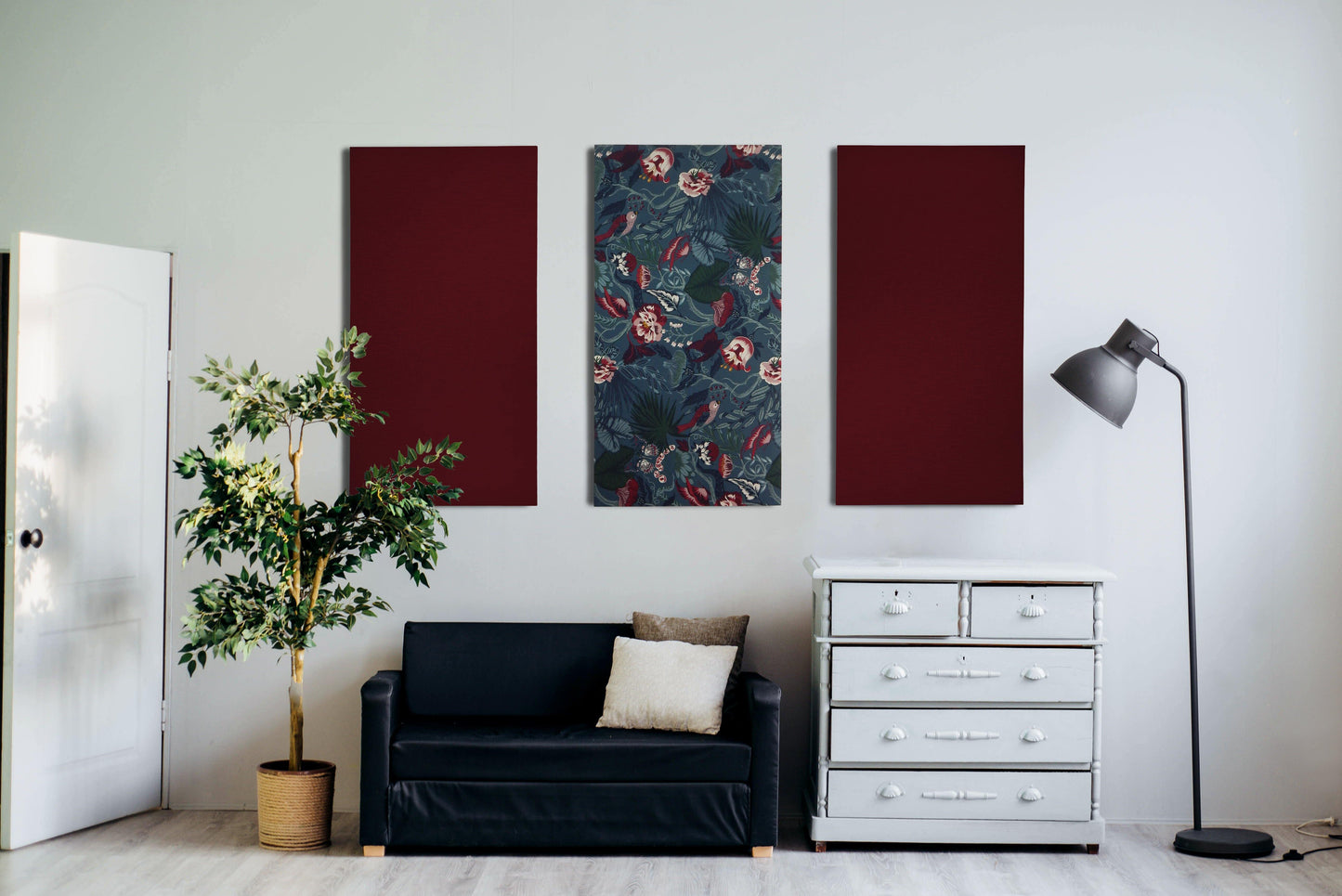 Interieur met drieluik akoestische wandpanelen